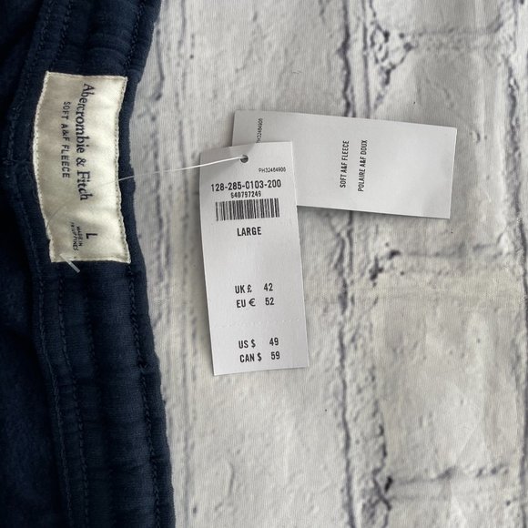 Abercrombie & Fitch Soft A&F Fleece Shorts - Picture 7 of 8